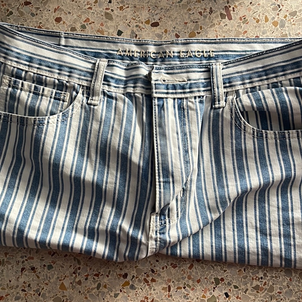American Eagle Mom short